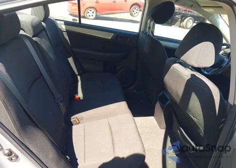 2019 Subaru Legacy 2.5I z USA, uszkodzony, nr VIN 4S3BNAB6XK3006133